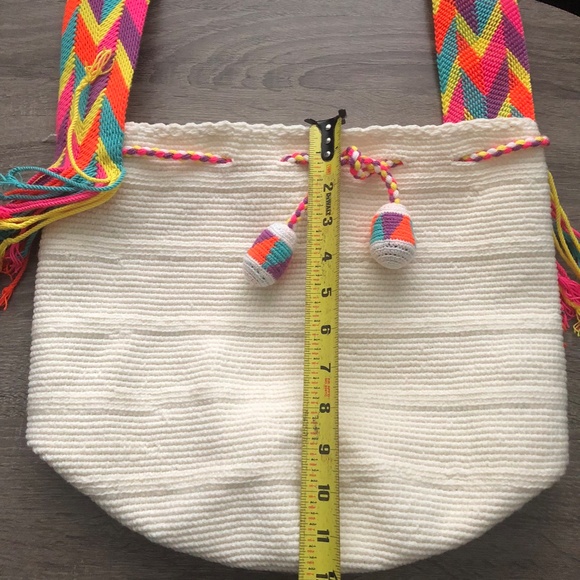 Authentic Wayuu bag/ Mochila Wayuu/ cream color/ neon strap/ Size M - Picture 4 of 9